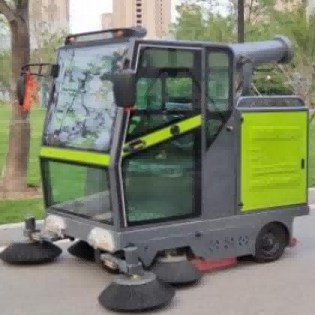Beş fırçalı binilebilir süpürücü